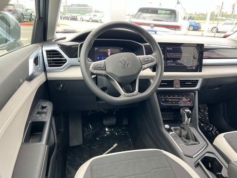 New 2025 Volkswagen Taos SE image 5