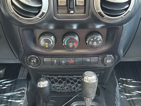 Used 2016 Jeep Wrangler Unlimited Sport w/ Quick Order Package 24S AWD/4WD image 17