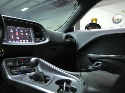 Used 2016 Dodge Challenger R/T image 41