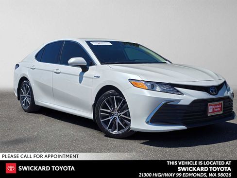 Certified 2021 Toyota Camry XLE FWD image 1