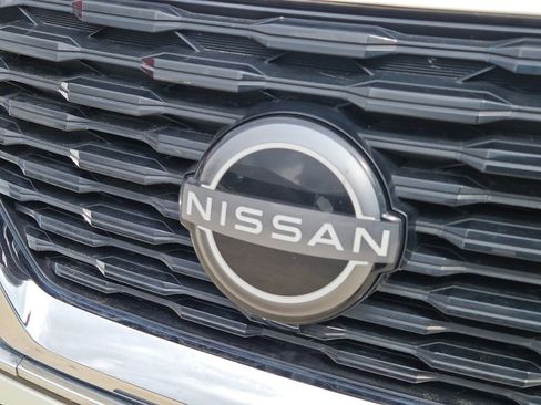 Used 2023 Nissan Rogue S image 9