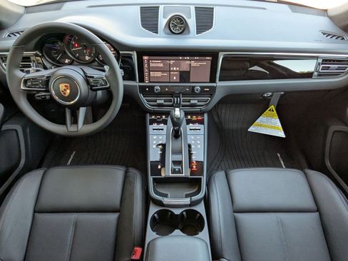 Certified 2025 Porsche Macan image 21