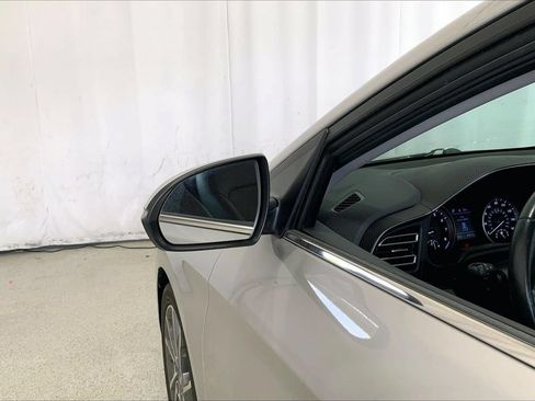 Used 2020 Hyundai Elantra Limited FWD image 10