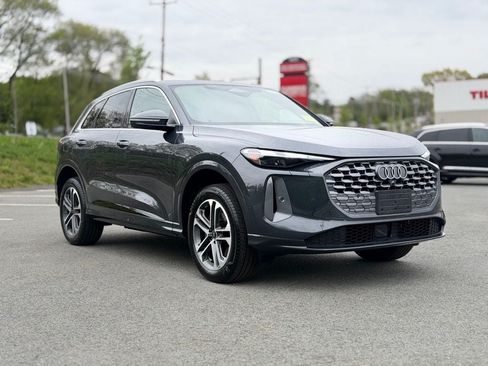 Certified 2025 Audi Q5 Premium w/ Convenience Package AWD/4WD image 8