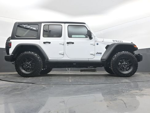 Used 2024 Jeep Wrangler Unlimited AWD/4WD image 31