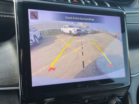 Used 2023 Jeep Grand Cherokee Limited image 22