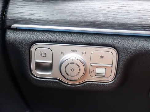 Used 2025 Mercedes-Benz GLE 450e 4MATIC image 28