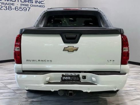 Used 2011 Chevrolet Avalanche LTZ image 6