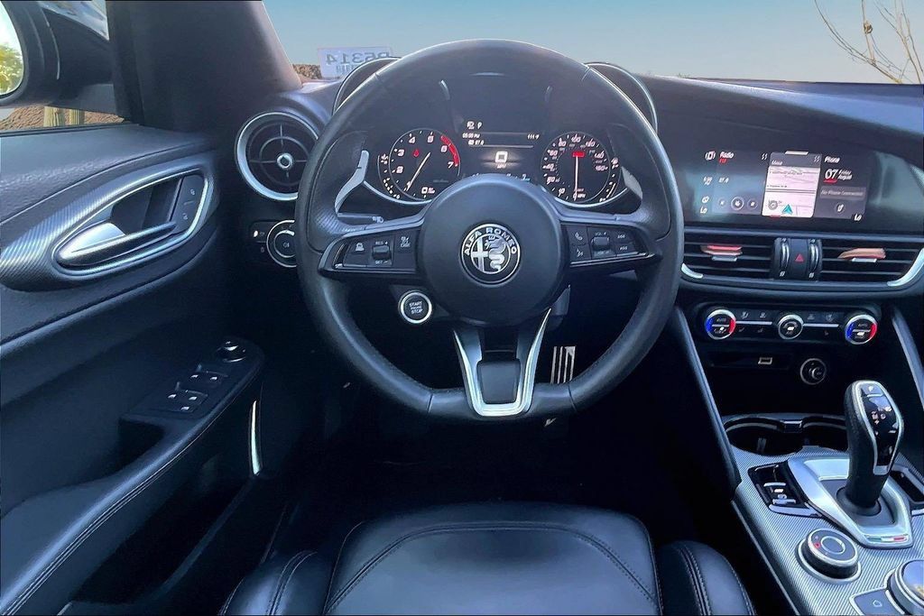 Used 2023 Alfa Romeo Giulia Veloce RWD image 5