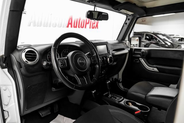 Used 2018 Jeep Wrangler Sahara w/ Connectivity Group AWD/4WD image 3