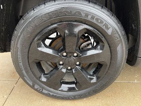 Certified 2019 Jeep Compass Latitude w/ Cold Weather Group image 7