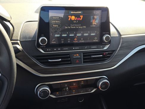 Used 2025 Nissan Altima 2.5 SV image 24