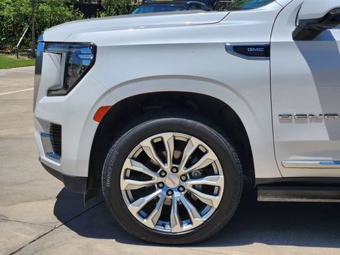 Used 2022 GMC Yukon XL Denali AWD/4WD image 8
