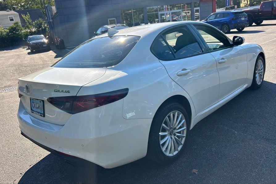 Used 2023 Alfa Romeo Giulia Sprint AWD/4WD image 3