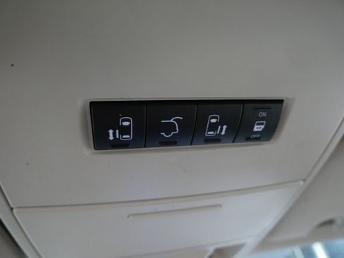 Used 2013 Chrysler Town & Country Touring-L w/ Driver Convenience Group FWD image 30