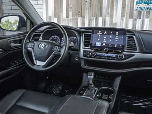 Used 2019 Toyota Highlander XLE AWD/4WD image 16