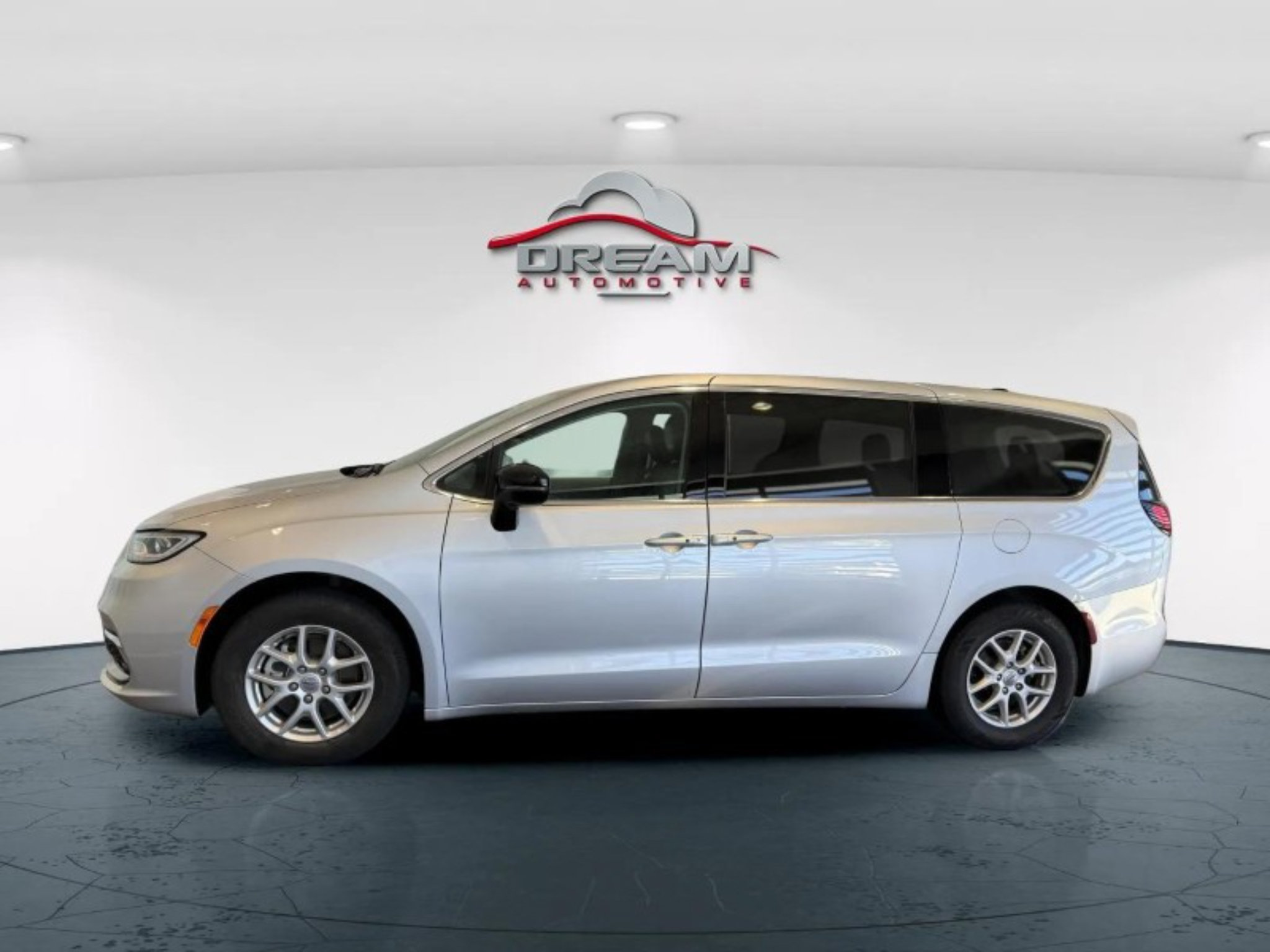 Used 2024 Chrysler Pacifica Touring-L FWD image 22
