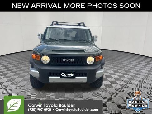 Used 2011 Toyota FJ Cruiser 4WD w/ Convenience Pkg image 2