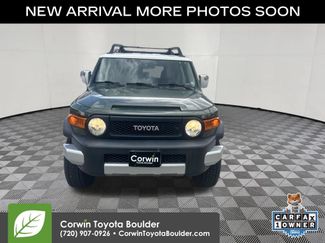 Used 2011 Toyota FJ Cruiser 4WD w/ Convenience Pkg video 2