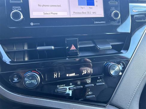 Used 2024 Toyota Camry SE image 27