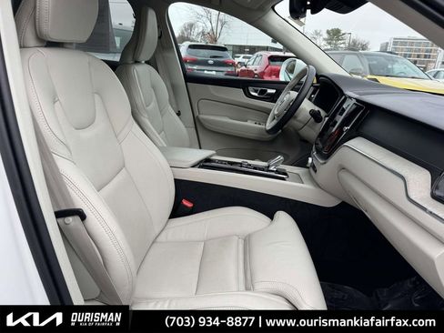 Used 2022 Volvo XC60 T8 Inscription w/ Advanced Package image 32