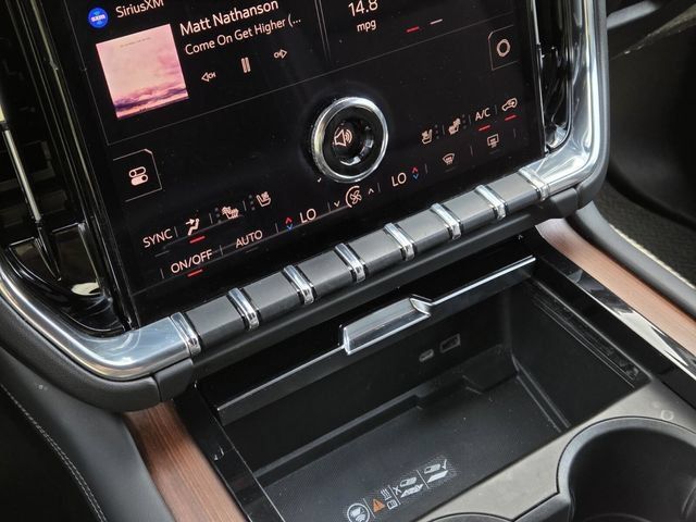 Used 2025 GMC Yukon Denali AWD/4WD image 29