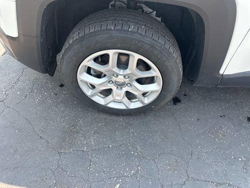 Used 2018 Jeep Renegade Latitude w/ Cold Weather Group image 6