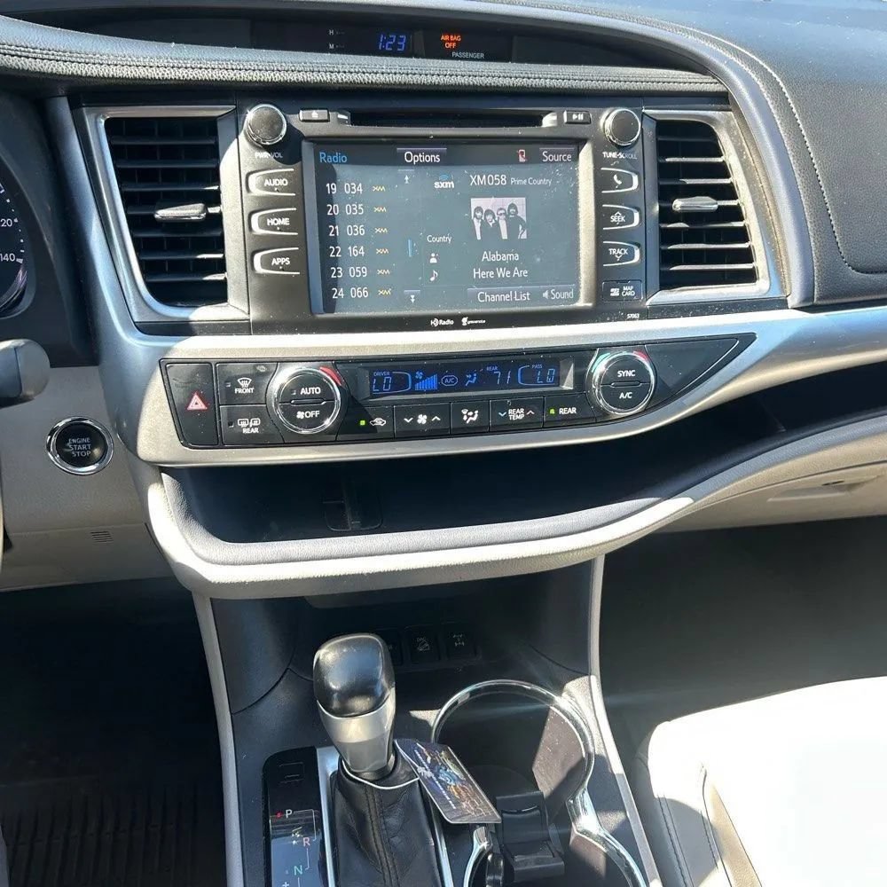 Used 2014 Toyota Highlander XLE AWD/4WD image 23