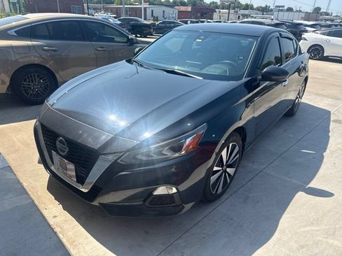 Used 2022 Nissan Altima 2.5 SV FWD image 2