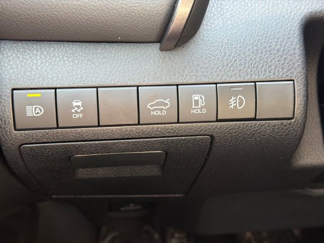 Used 2020 Toyota Camry SE FWD image 31