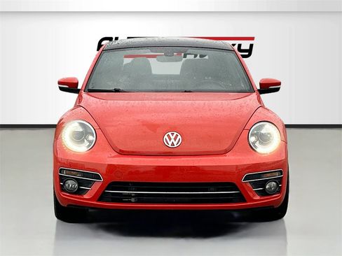 Used 2019 Volkswagen Beetle 2.0T SE image 2