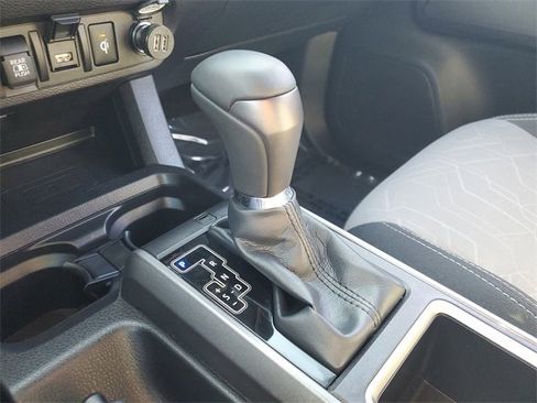 Used 2022 Toyota Tacoma TRD Sport image 31