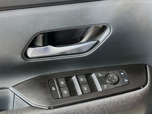 Used 2025 Nissan Kicks SV FWD image 15