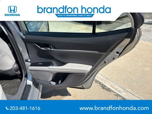 Used 2020 Toyota Camry SE FWD image 9