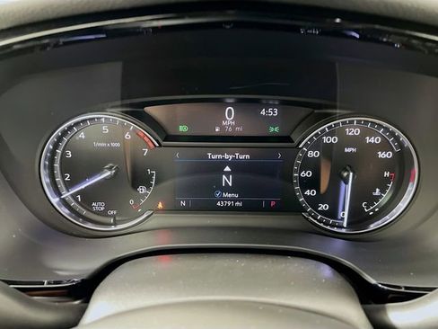 Used 2025 Cadillac XT5 Luxury FWD image 14
