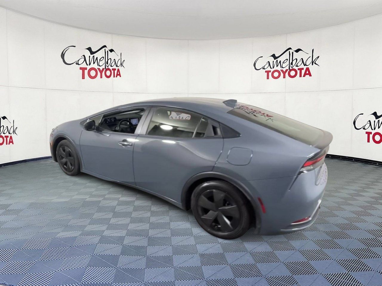 Used 2025 Toyota Prius LE FWD image 8
