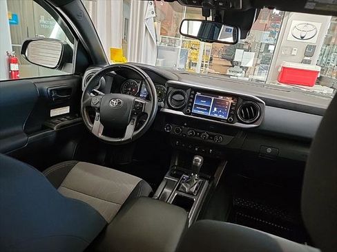 Certified 2020 Toyota Tacoma TRD Off-Road image 11