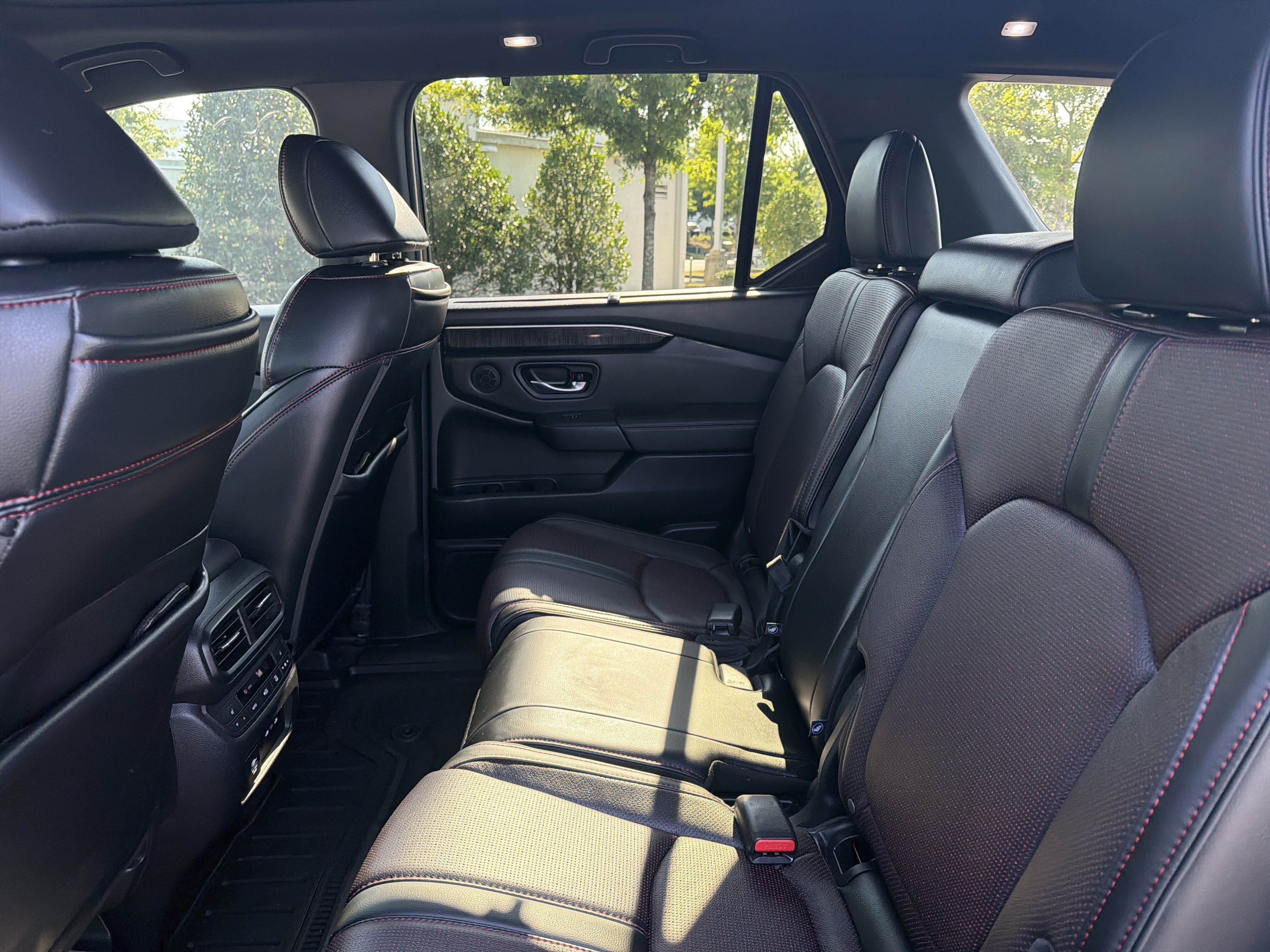 Certified 2025 Honda Pilot Black Edition image 28