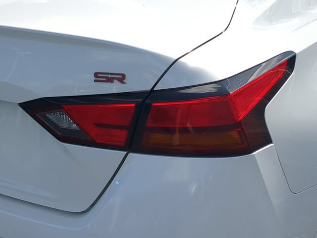 Used 2024 Nissan Altima 2.5 SR w/ SR Premium Package FWD image 11