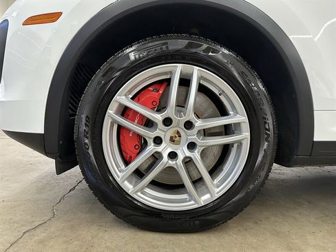 Used 2015 Porsche Cayenne Turbo w/ Premium Plus Package image 9