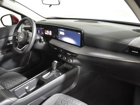 Certified 2025 Nissan Kicks SV w/ SV Premium Package AWD/4WD image 31
