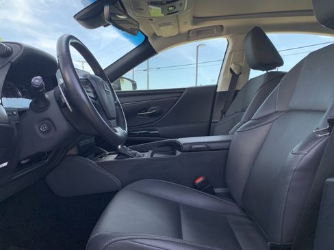 Used 2023 Lexus ES 350 w/ Premium Package image 12