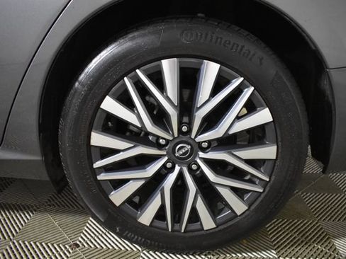 Used 2025 Nissan Altima 2.5 SV FWD image 39