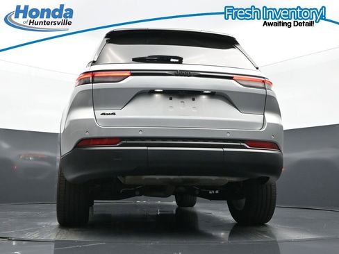 Used 2023 Jeep Grand Cherokee Altitude AWD/4WD image 40
