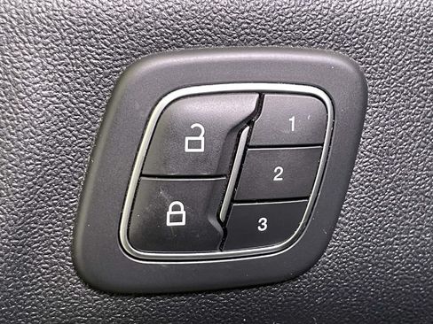 Used 2020 Ford Escape Titanium AWD/4WD image 30
