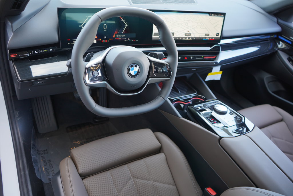 Used 2026 BMW 530i w/ Convenience Package RWD image 12