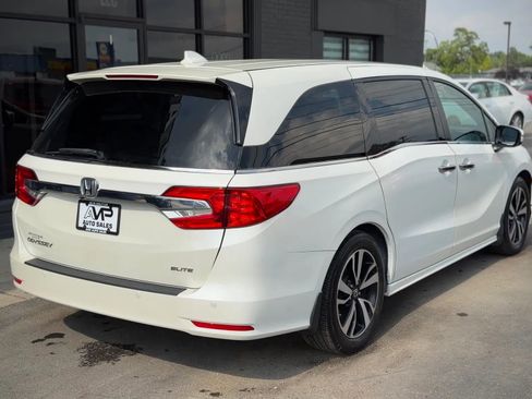 Used 2018 Honda Odyssey Elite image 2