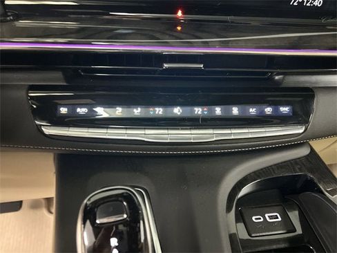 Certified 2024 Cadillac Escalade Premium Luxury image 18