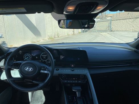 Used 2025 Hyundai Elantra Limited image 35