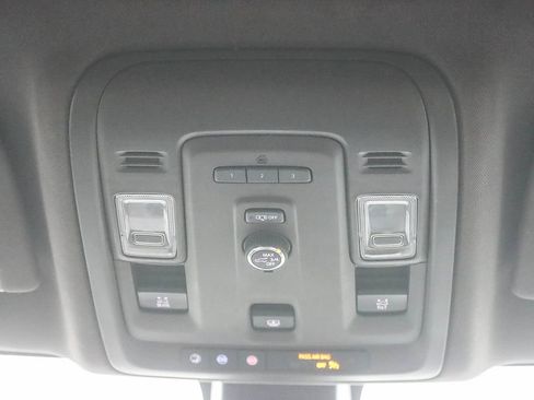 Used 2021 Chevrolet Tahoe Z71 image 24